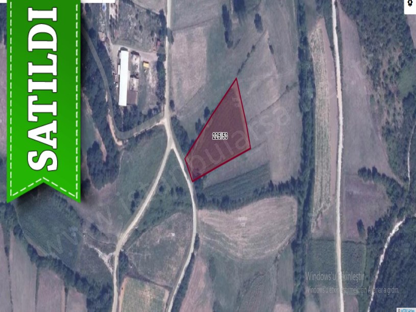 Çatalca Çiftlikköyde Satılık Arsa , 226 M2 Hisseli Yolu Var Evlerin Yakını