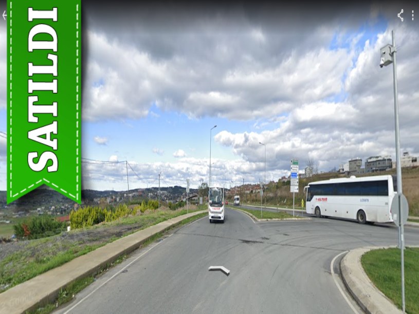 Arnavutköy Taşolukta Satılık Arsa , 382 M2 Cadde Cephe Çevrili 