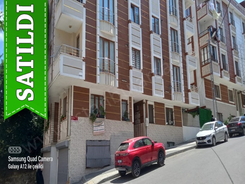 Arnavutköy Merkezde Satılık Daire  , 2+1 Yüksek Giriş 