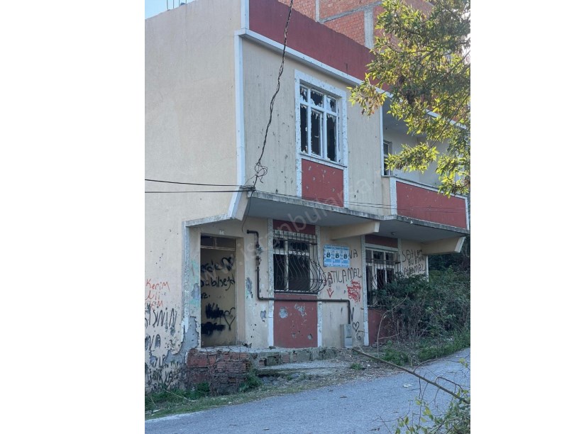 Arnavutköy İmrahorda Satılık Bina ,  175 m2 Arsa İçinde 2 katlı Müstakil 
