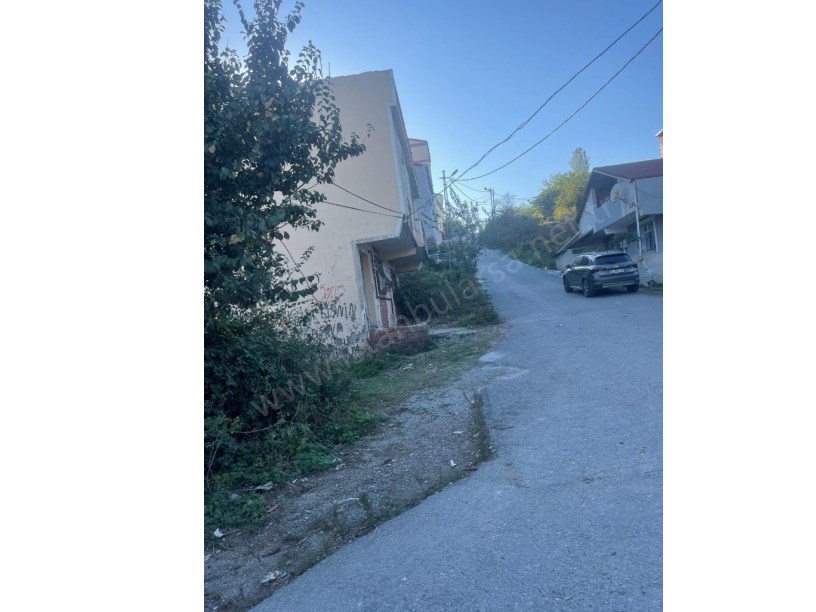 Arnavutköy İmrahorda Satılık Bina ,  175 m2 Arsa İçinde 2 katlı Müstakil 