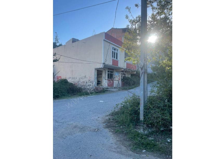 Arnavutköy İmrahorda Satılık Bina ,  175 m2 Arsa İçinde 2 katlı Müstakil 