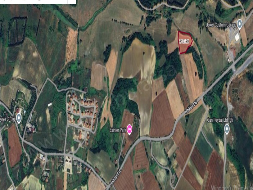 Arnavutköy Yeniköyde Satılık Arsa , 1,300 m2 Yolu Var Hisseli 