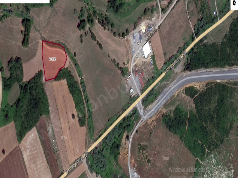 Arnavutköy Yeniköyde Satılık Arsa , 1,300 m2 Yolu Var Hisseli 