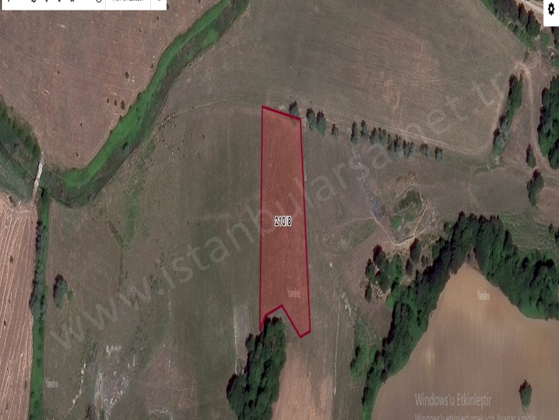 Arnavutköy Yeniköyde Satılık Arsa , 176 M2 Hisseli Evlerin Yakını