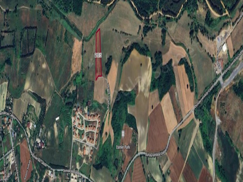 Arnavutköy Yeniköyde Satılık Arsa , 307 M2 Yolu Var Hisseli