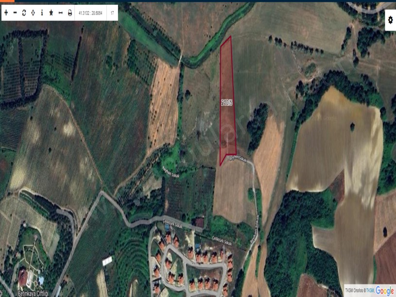 Arnavutköy Yeniköyde Satılık Arsa , 307 M2 Yolu Var Hisseli