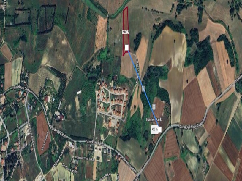Arnavutköy Yeniköyde Satılık Arsa , 307 M2 Yolu Var Hisseli