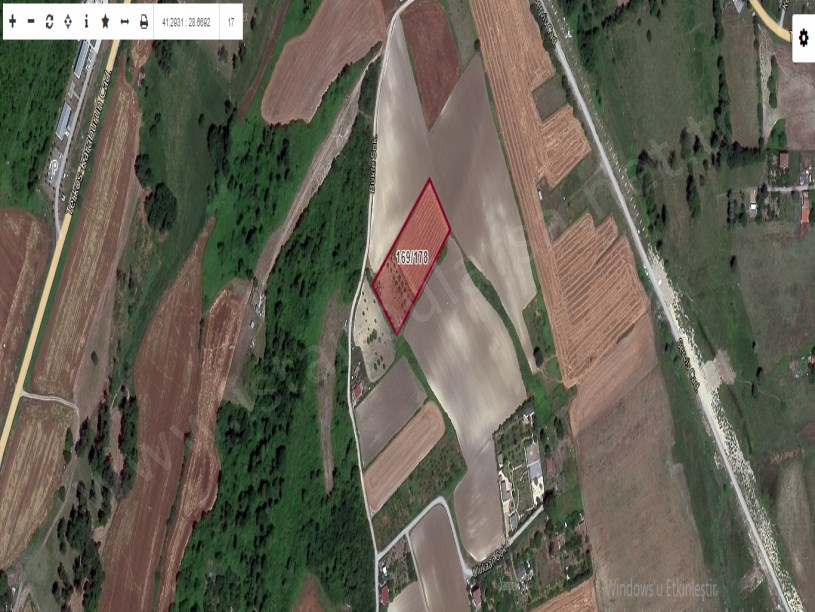 Arnavutköy Tayakadın Satılık Arsa , 1,970 M2 Yolu Var Evlerin Yakını Hisseli