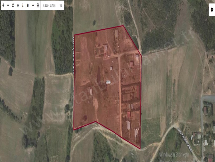 Arnavutköy Yeniköyde Satılık Arsa , 1,329 M2 Evlerin Yakını Yolu Var Hisseli