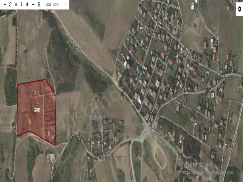 Arnavutköy Yeniköyde Satılık Arsa , 1,329 M2 Evlerin Yakını Yolu Var Hisseli