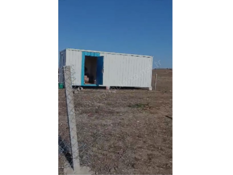 Silivri Değirmenköyde Satılık Arsa , 225 m2 Çevrili İçerisinde Konteyner Ev Var