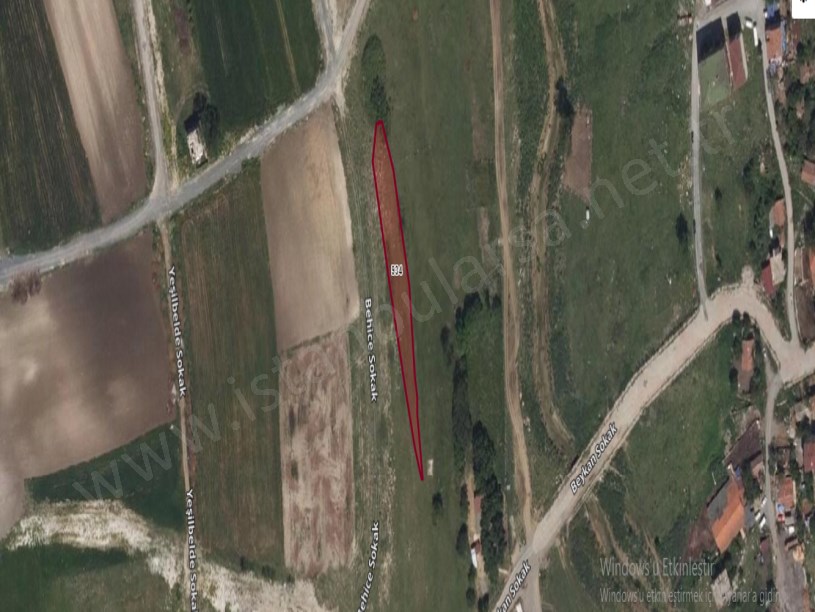 Arnavutköy Haraççıda Satılık Arsa , 106 M2 Yolu Var Merkezde Hisseli