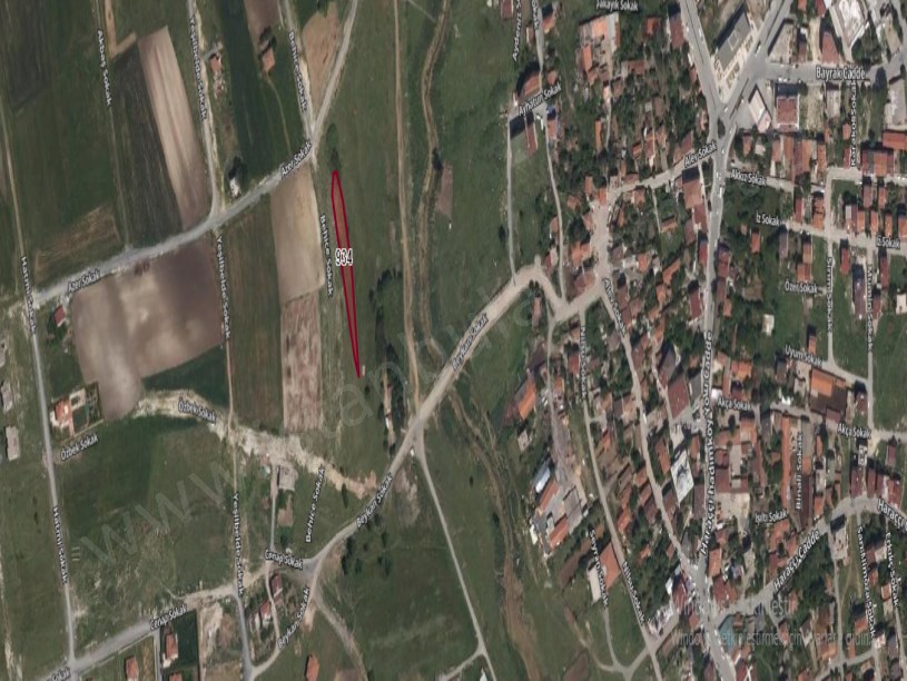 Arnavutköy Haraççıda Satılık Arsa , 106 M2 Yolu Var Merkezde Hisseli