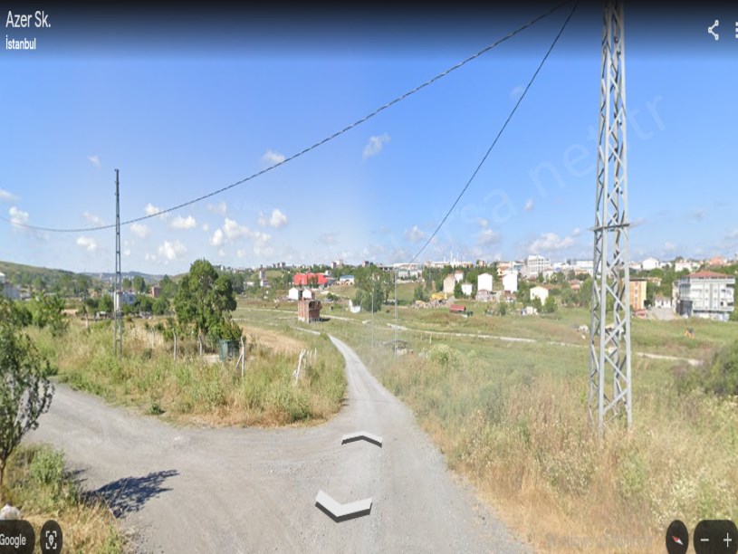 Arnavutköy Haraççıda Satılık Arsa , 106 M2 Yolu Var Merkezde Hisseli