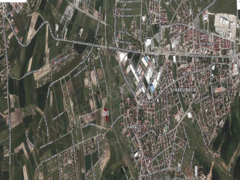 Arnavutköy Haraççıda Satılık Arsa , 106 M2 Yolu Var Merkezde Hisseli