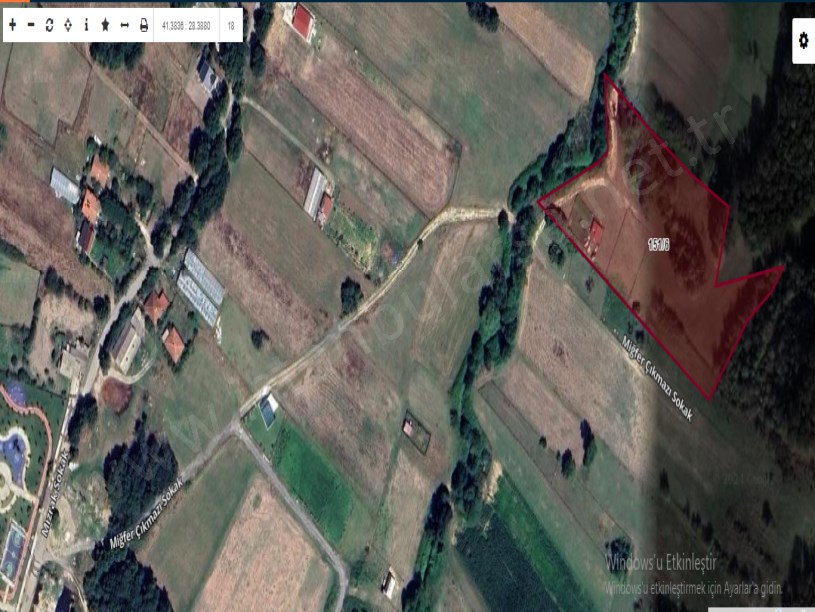 Çatalca Belgratta Satılık Arsa ,  2,213 m2 Yolu Var Evlerin Yakını Hisseli