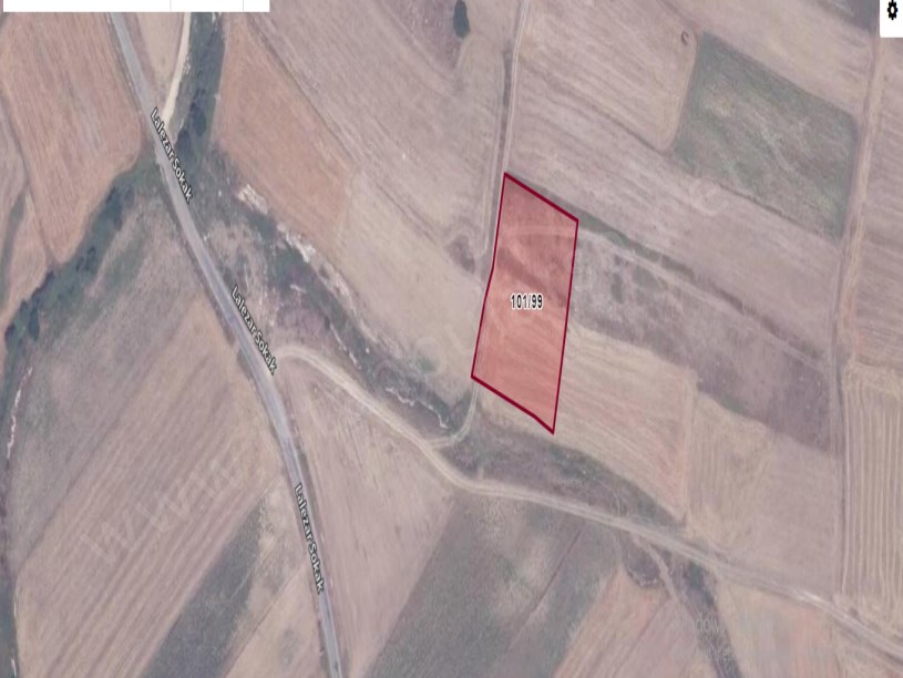Çatalca Elbasanda Satılık Arsa , 243 m2 Çevrili Çaplı Yolu Var Evlerin Yakını