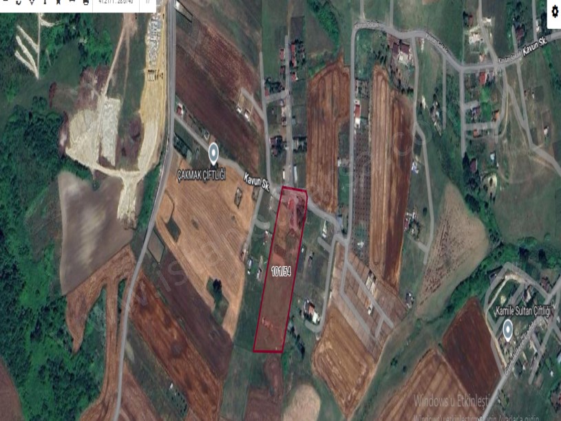 Arnavutköy Çilingirde Satılık Arsa , 268 M2 Çaplı Yolu Var Evlerin Yakını