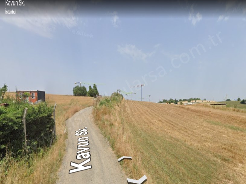 Arnavutköy Çilingirde Satılık Arsa , 268 M2 Çaplı Yolu Var Evlerin Yakını