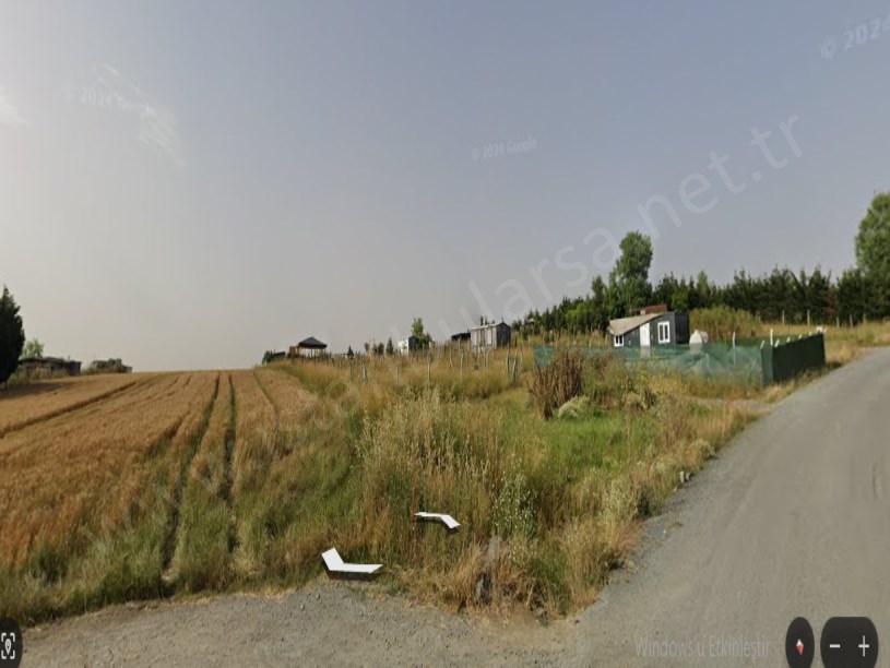 Arnavutköy Haraççıda Satılık Arsa , 172 M2 Tepe Konumda Yolu Var Evlerin Yakını