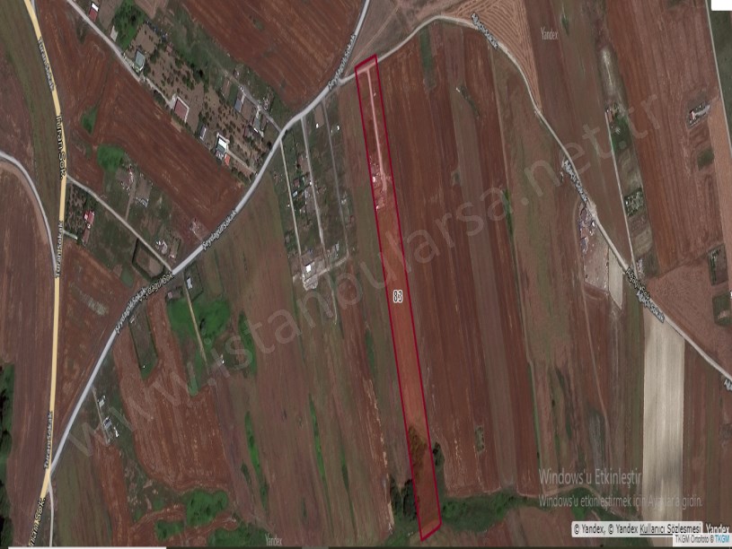 Arnavutköy Haraççıda Satılık Arsa , 172 M2 Tepe Konumda Yolu Var Evlerin Yakını