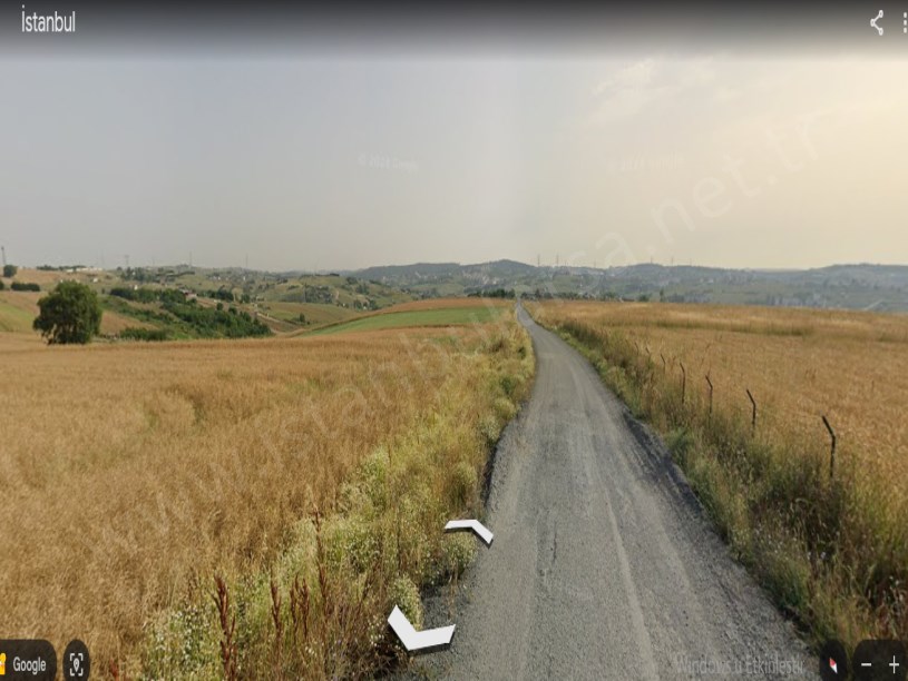 Arnavutköy Haraççıda Satılık Arsa , 172 M2 Tepe Konumda Yolu Var Evlerin Yakını