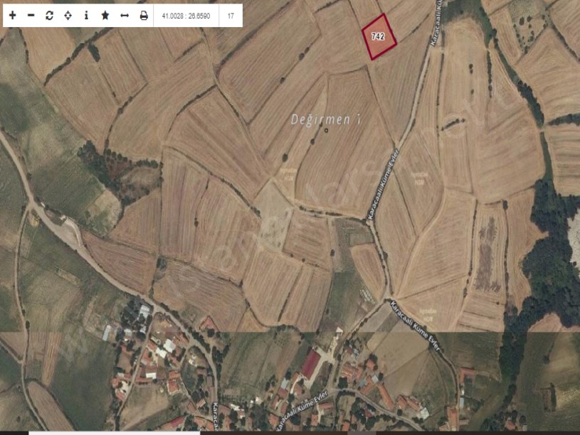 Edirne Keşan Karacaali Köyü Satılık Tarla , 1,600 m2 Tek Tapu  Evlerin Yakını