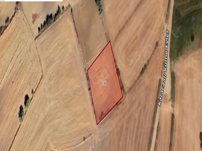 Edirne Keşan Karacaali Köyü Satılık Tarla , 1,600 m2 Tek Tapu  Evlerin Yakını