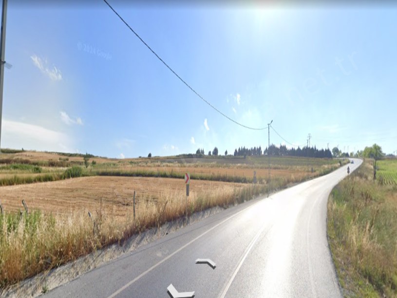Arnavutköy Haraççıda Satılık Arsa , 225 M2 Hisseli Yolu Var Evlerin Yakını