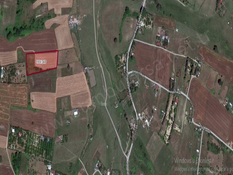 Arnavutköy Tayakadın Satılık Arsa ,780 m2  Yolu Var Evlerin Yakını Hisseli