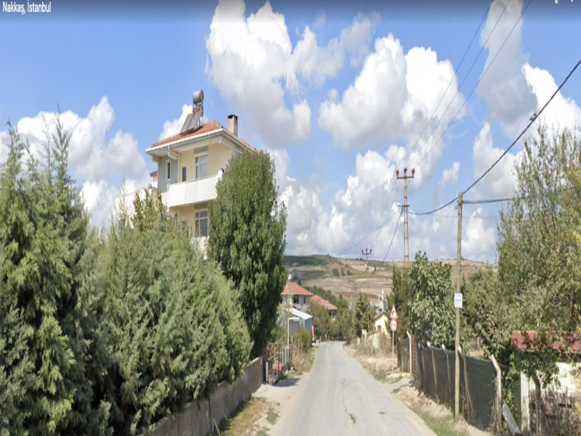 Çatalca Nakkaşta  Satılık Arsa ,  253 M2 Evlerin Yakını Hisseli 