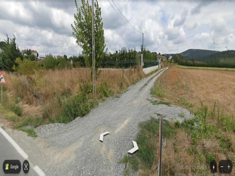Çatalca İhsaniye Mah Satılık Arsa , 705 m2 Hisseli Yolu Var Evlerin Yakını