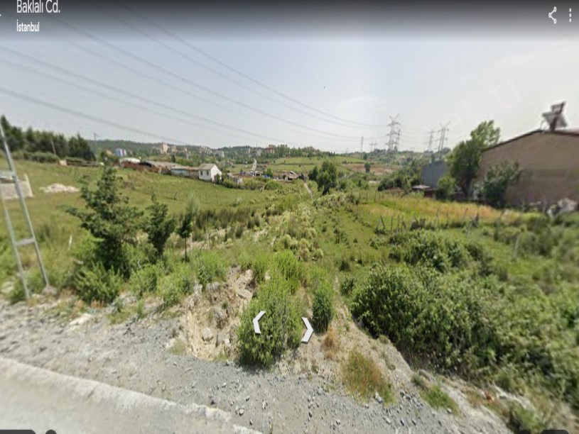Arnavutköy Çilingirde Satılık Arsa , 185 m2 Evleri Yakını Yolu Var  Hisseli 