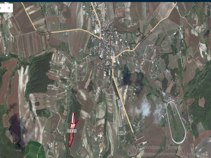 Çatalca Dağyenicede Satılık  Arsa , 587 M2 Hisseli Yolu Var Evlerin Yakını 