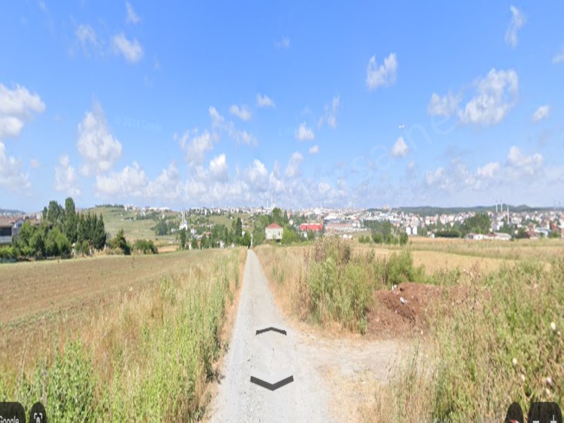 Arnavutköy Haraççıda Satılık Arsa , 460 m2 Yolu var Evlerin Yakını Hisseli