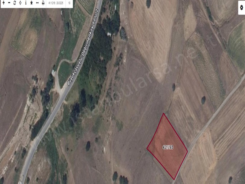Silivri Değirmenköyde Satılık Arsa , 423 m2 Yolu Var Evlerin Yakını Hisseli