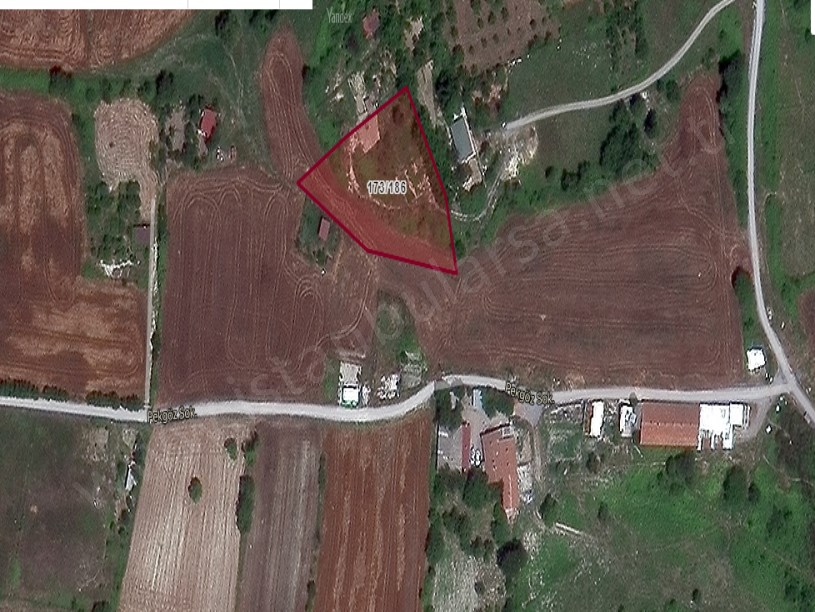 Arnavutköy Tayakadın Satılık Arsa , 237 m2  Evlerin Yakını Yolu Var 