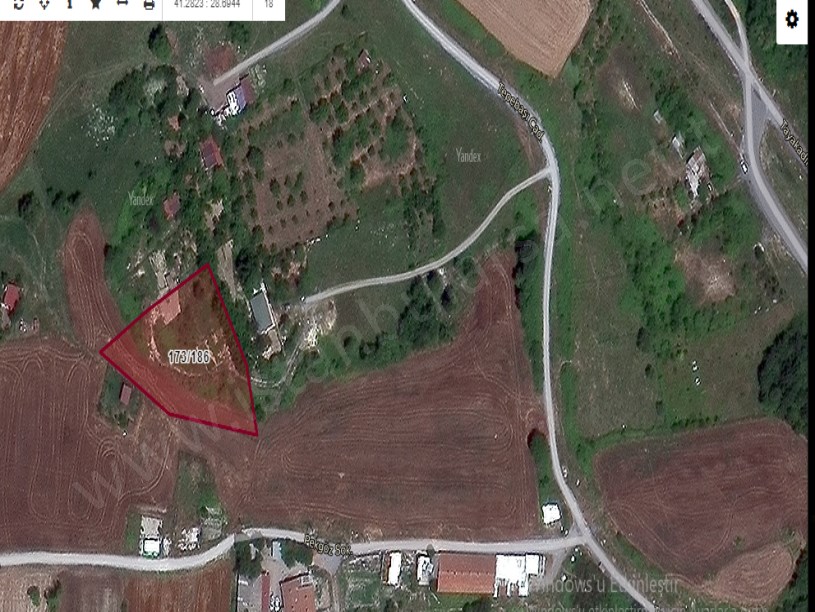 Arnavutköy Tayakadın Satılık Arsa , 237 m2  Evlerin Yakını Yolu Var 