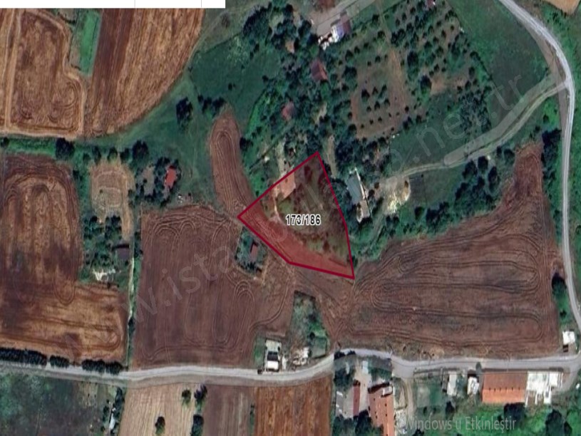 Arnavutköy Tayakadın Satılık Arsa , 237 m2  Evlerin Yakını Yolu Var 