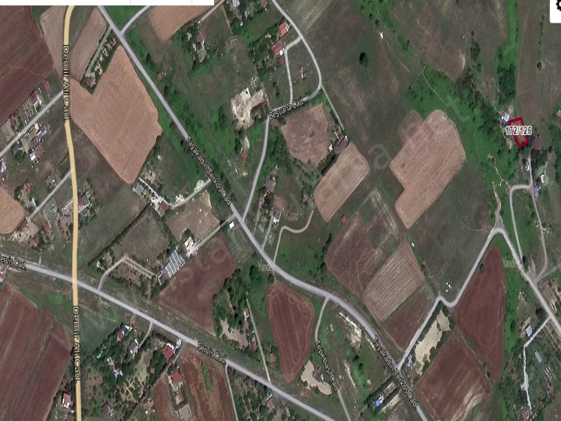 Arnavutköy Tayakadın Satılık Arsa , 307 m2 Evlerin Yakını Yolu Var 