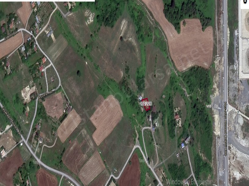 Arnavutköy Tayakadın Satılık Arsa , 307 m2 Evlerin Yakını Yolu Var 