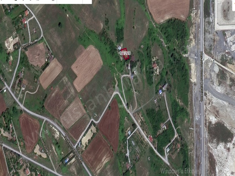 Arnavutköy Tayakadın Satılık Arsa , 307 m2 Evlerin Yakını Yolu Var 