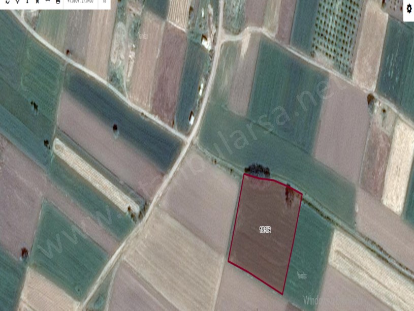 Kırklareli Babaeski Karahalil Köyünde Satılık Arsa , 953 m2 Yolu var Evlerin Yakını