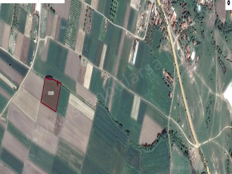 Kırklareli Babaeski Karahalil Köyünde Satılık Arsa , 953 m2 Yolu var Evlerin Yakını