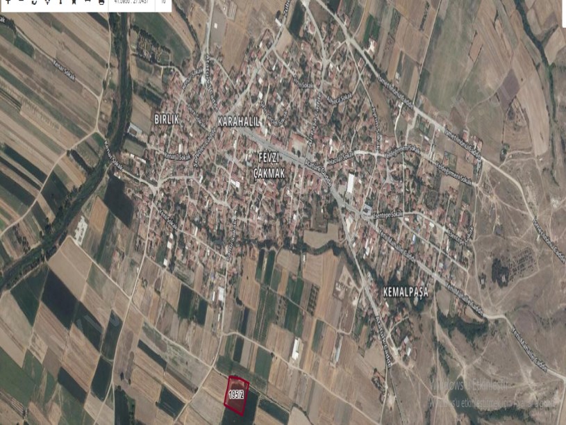 Kırklareli Babaeski Karahalil Köyünde Satılık Arsa , 953 m2 Yolu var Evlerin Yakını