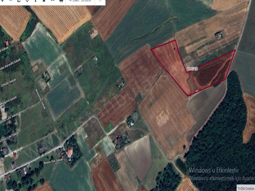 Arnavutköy Yeniköyde Satılık Arsa , 1,070 M2 Yolu Var Evlerin Yakını