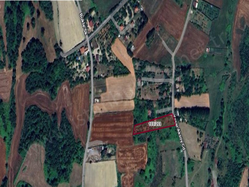 Arnavutköy Tayakadın Satılık Arsa ,  833 M2 Cadde Cephe Hisseli Merkezde 
