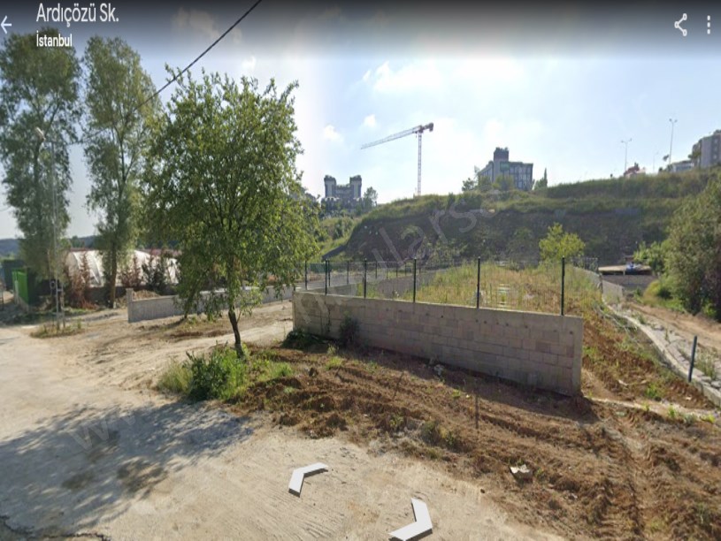 Arnavutköy Merkezde Satılık Arsa , 334 m2 Hisseli Caddeye Yakını Merkezde 