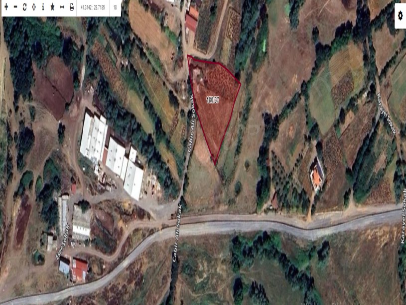 Arnavutköy Yeniköyde Satılık Arsa , 178 m2 Yolu Var Evlerin Yakını